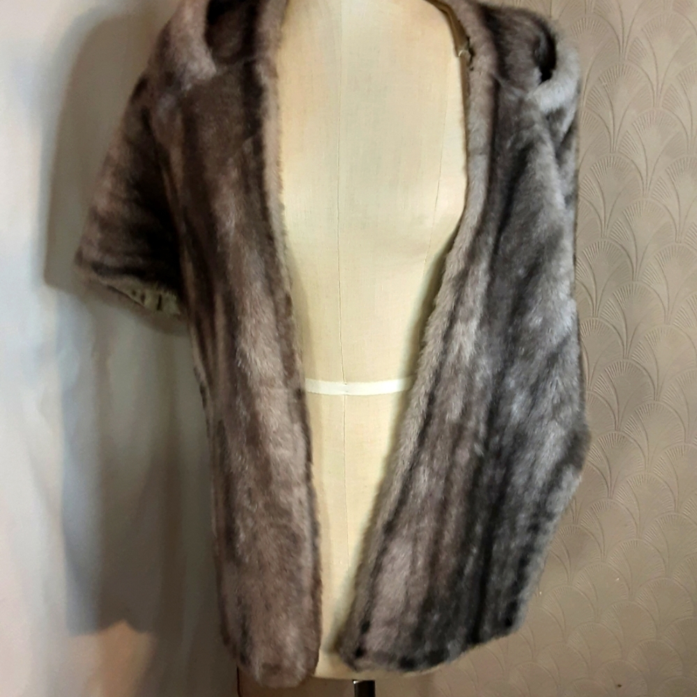 Reginia Glenara vintage stole/wrap